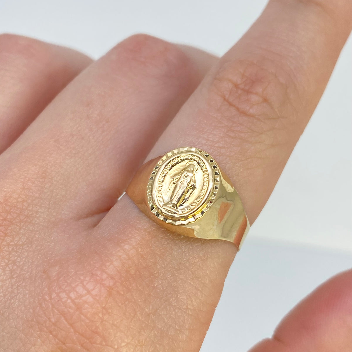 Anillo Sello Virgen Milagrosa Ovalado Oro amarillo 18k Talla