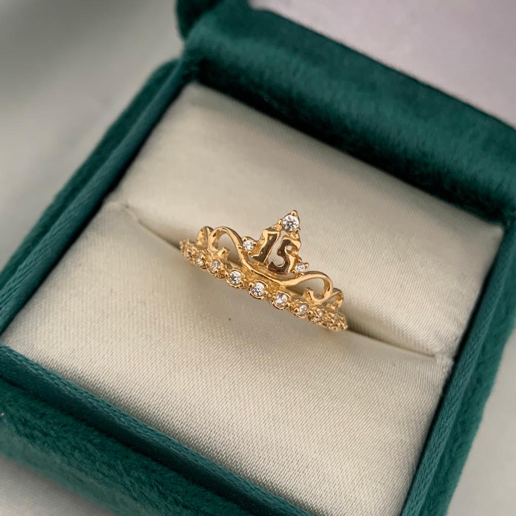 Anillo 15 Corona Circones Blancos Talla 1/2 Oro Amarillo 18k/