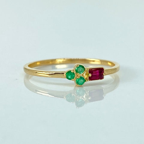 Anillo 11PTS Ruby / 3 Esmeraldas 4PTS Oro amarillo 18k / Talla 6 3/4 / 1,3 Gr / 3 mm *
