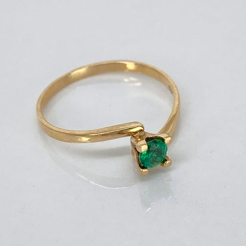 Anillo Solitario Esmeralda 30PTS Oro amarillo 18k / Talla 5 1/4 / 1,15 Gr *