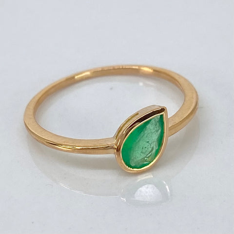 Anillo Solitario Esmeralda Lagrima 80PTS Oro amarillo 18k / Talla 6 / 1,45 Gr
