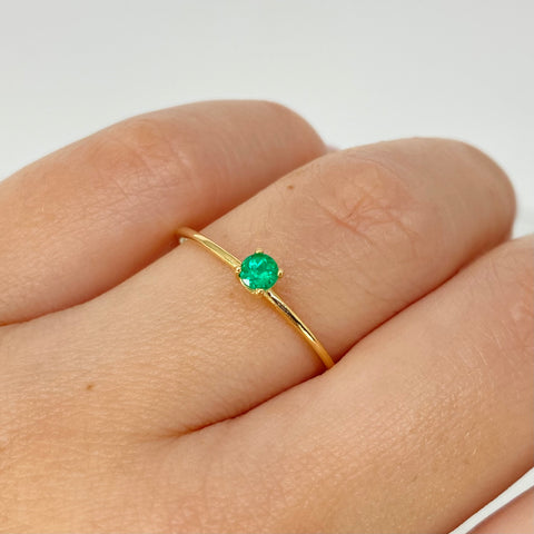 Anillo Solitario Esmeralda 10Pts Oro amarillo 18k / Talla 8 1/2 / 0,9 Gr †