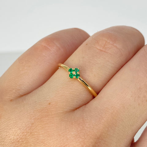 Anillo Trebol Esmeraldas 10PTS Oro amarillo 18k / Talla 6 1/2 / 1,55 Gr *