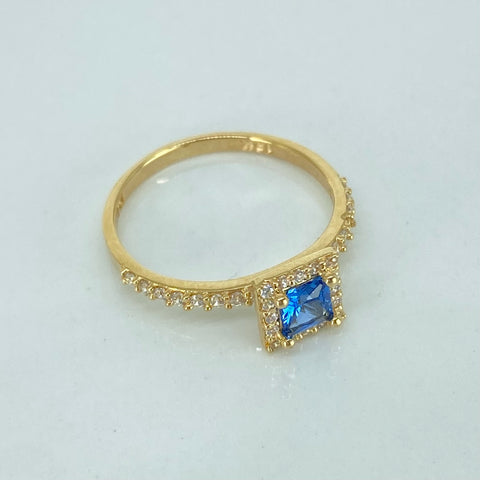 Anillo Solitario Circones Blancos Celeste Oro amarillo 18k / Talla 6 3/4 / 2,15 Gr †