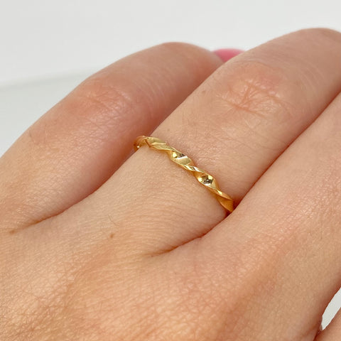 Anillo Entorchado Oro amarillo 18k / Talla 5 / 0,90 Gr