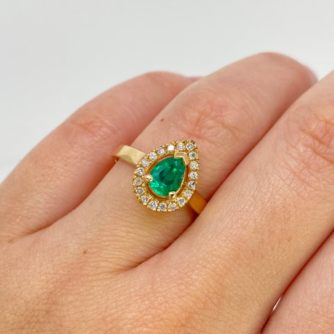 Anillo Gota Diamantes Y Esmeraldas / 0,6 Qts Esmeraldas / 0,20 Qts Diamantes Oro amarillo 18k / Talla 7 1/4 / 5,12 Gr *