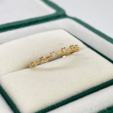 Anillo Circones Blancos Oro amarillo 18k / Talla 8 / 1,08 Gr *