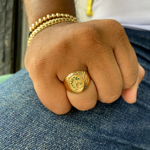 Anillo Caballo Circones Verdes Oro amarillo 18k / Talla 9 3/4 / 4,12 Gr