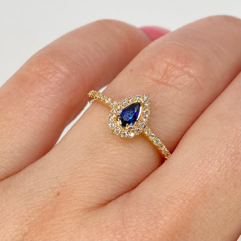 Anillo Solitario Gota Circones Blancos Y Azul Oro amarillo 18k / Talla 6 1/2 / 1,76 Gr