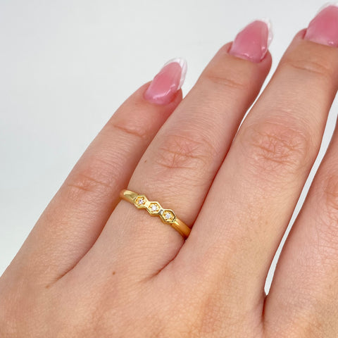 Anillo Circones Blancos Oro amarillo 18k / Talla 5 / 0,88 Gr *