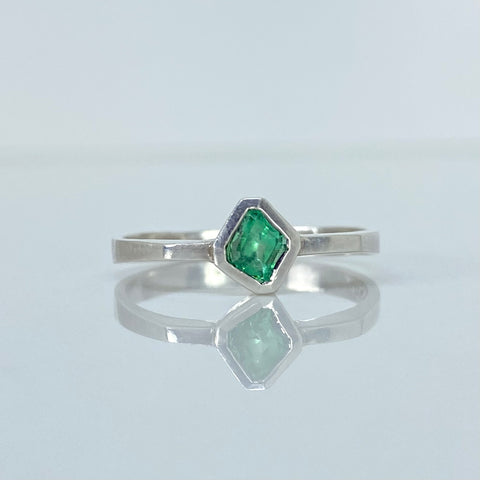 Anillo Esmeralda Rombo 0.36Ct / Talla 8 1/4 Plata 925 1,76 Gr *