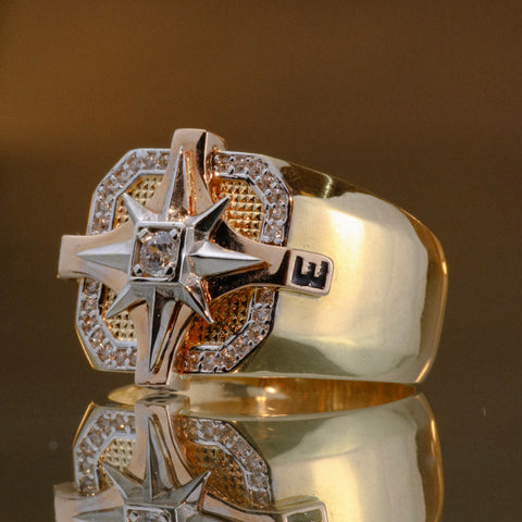 Anillo Brujula Cuadro Circones Blancos Tres oros 18k / Talla 10 / 10 Gr †