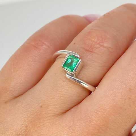 Anillo Esmeralda Rectangular 0.5Ct / Talla 6 1/2 Plata 925 3,25 Gr *