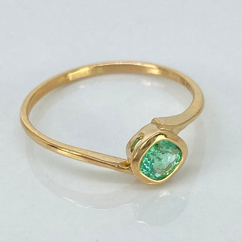 Anillo Solitario Esmeralda 15PTS Oro amarillo 18k / Talla 7 1/4 / 1,52 Gr
