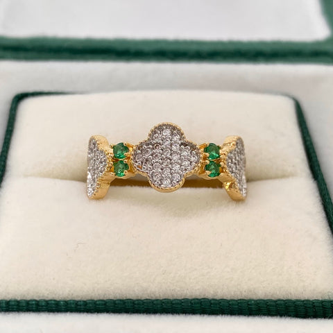 Anillo Trebol Circones Blancos Y Verdes Oro amarillo 18k / Talla 6 3/4 / 3,45 Gr *