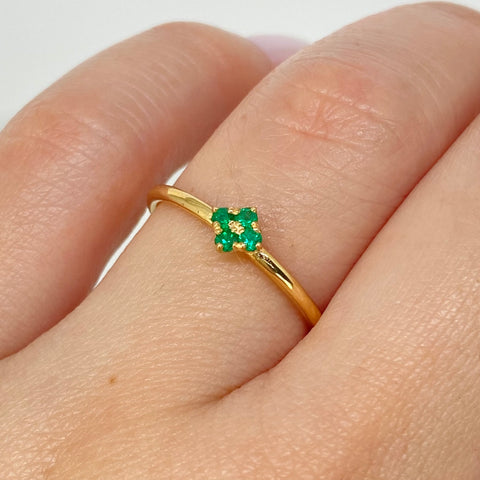 Anillo Flor Esmeraldas 12PTS Oro amarillo 18k / Talla 6 1/2 / 1,6 Gr *