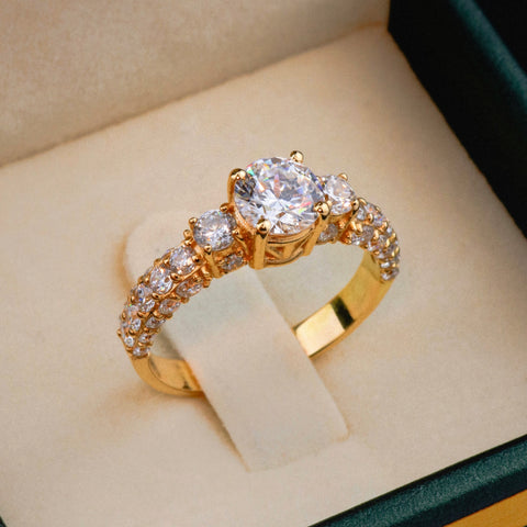 Anillo Solitario Con Circones POR FABRICACION Oro amarillo 18k / Talla 5/10 / 4,1 Gr *