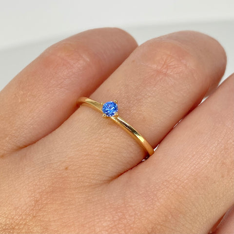 Anillo Solitario Circon Azul Oro amarillo / Talla 7 1/4 / 1,51 Gr