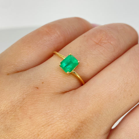 Anillo Solitario Esmeralda Cuadrada 75PTS Oro amarillo 18k / Talla 6 1/4 / 1,65 Gr †