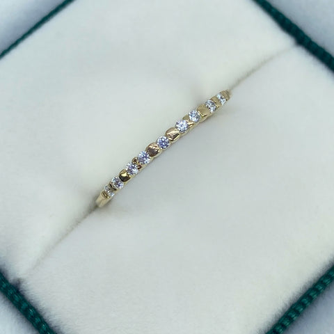 Anillo Circones Blancos Oro amarillo 18k / Talla 6 / 0,87 Gr *