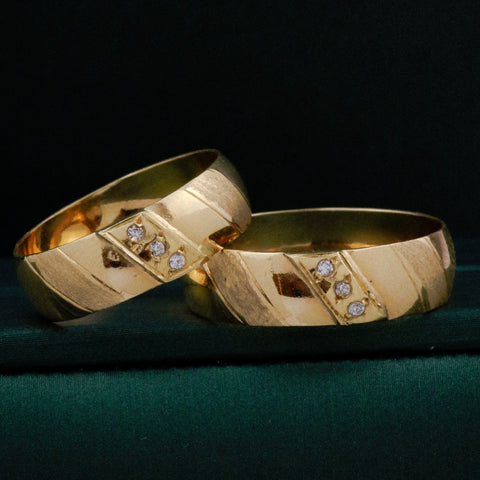 Anillo Argollas Circones Blancos Diagonal  POR FABRICACIÓN Oro amarillo 18k / Talla 7 / 11 Gr *