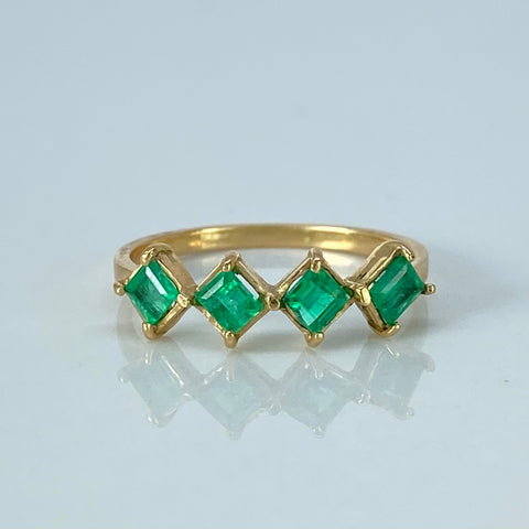 Anillo Rombos Esmeralda / 1.40 Qts De Esmeralda Oro amarillo 18k / Talla 7 1/4 / 2,15 Gr †