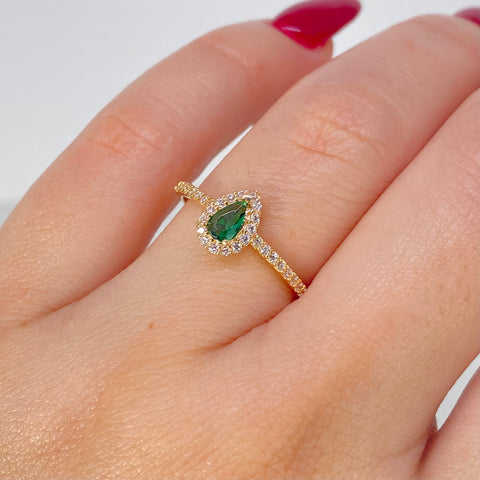 Anillo Solitario Lagrima Circones Blancos Verde Oro amarillo / Talla 6 3/4 / 1,38 Gr