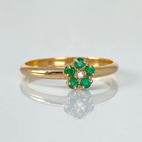 Anillo Flor 13PTS Esmeralda / 1PTS Diamante  Oro amarillo 18k / Talla 6 1/4 / 1,65 Gr *