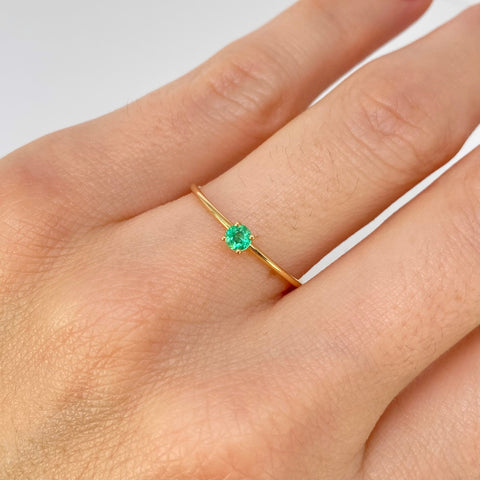 Anillo Solitario Esmeralda 11PTS Oro amarillo / Talla 7 / 0,9 Gr