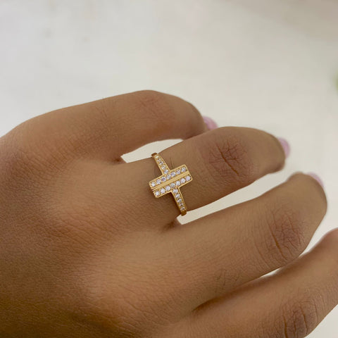 Anillo con Circones Blancos Oro amarillo 18k / Talla 6 1/2 / 1,64 Gr