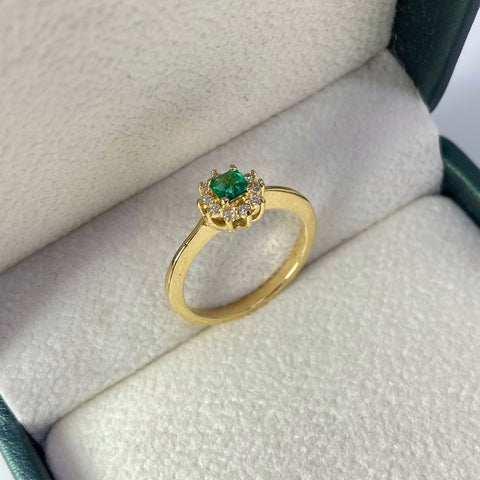 Anillo Cintillo De Diamantes / 22 Pts De Esmeraldas Y 10 Pts De Diamantes Oro amarillo 18k / Talla 6 1/4 / 2,87 Gr †