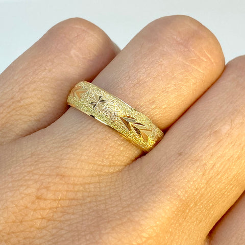 Anillo Argolla Destellos Fondo Diamantado Oro amarillo 18k / Talla 8 1/4 / 1,88 Gr *