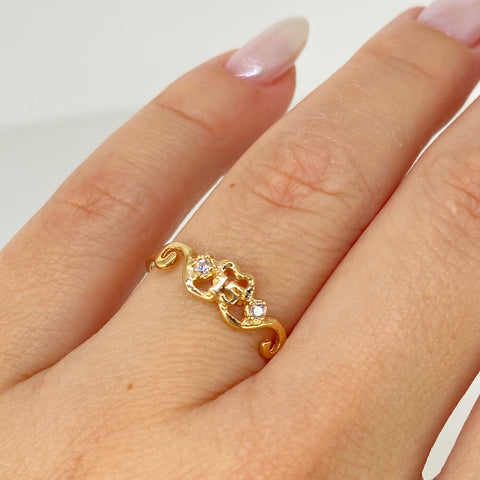 Anillo 15 Años Circones Blancos Oro amarillo 18k / Talla 6 1/2 / 1,4 Gr