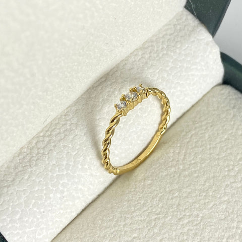 Anillo Circones Blancos Entorchado Oro amarillo 18k / Talla 5 1/4 / 1,44 Gr