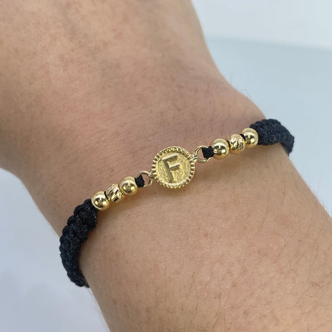 Pulsera tejida Herraje Letra F / BL 4mm 4uni / BD 4mm 2uni / Hilo Negro Oro amarillo 18k 0,9 Gr *