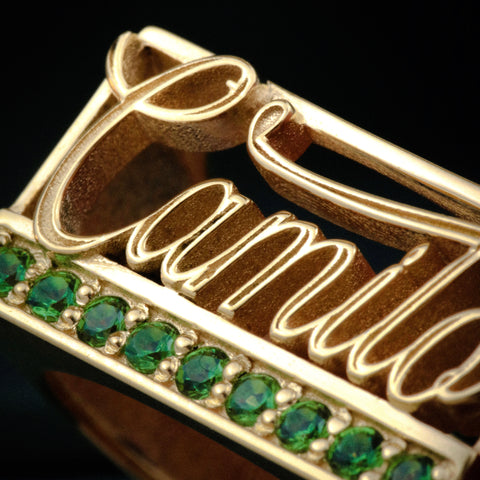 Anillo Nombre POR FABRICACIÓN 10 Pts De Esmeraldas Oro amarillo 18k / Talla 8 / 7,73 Gr *