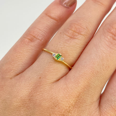 Anillo Entrelazado Circones Verdes Y Blancos Oro amarillo 18k / Talla 5 3/4 / 1,50 Gr