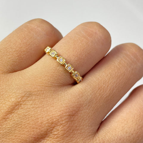 Anillo Cuadros Circones Blancos Oro amarillo 18k / Talla 6 3/4 / 1,50 Gr