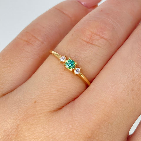 Anillo Tres Circones Blancos Verde Oro amarillo / Talla 6 1/4 / 1,4 Gr †