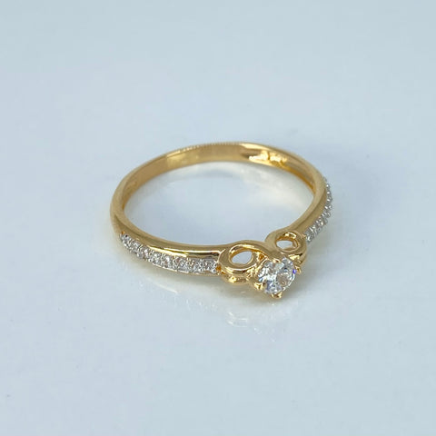 Anillo Solitario Circones Blancos Oro amarillo y Oro blanco / Talla 7 3/4 / 2,1 Gr