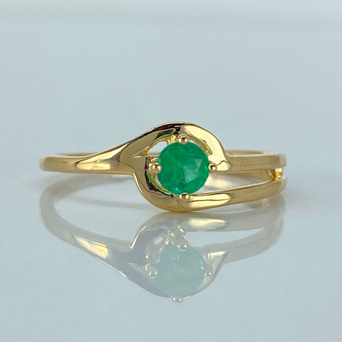 Anillo Solitario Esmeralda 0.2Ct  Oro amarillo 18k / Talla 6 1/4 / 2,17 Gr / 3,8 mm  *