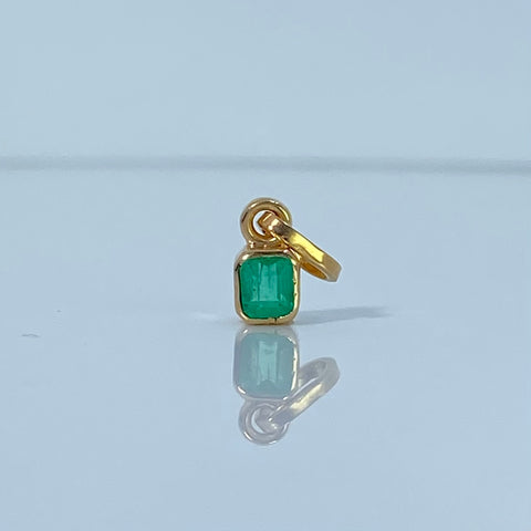 Dije BIsel Cuadrado / 40 Pts Esme Oro amarillo 18k 0,82 Gr / 1,2 Cm  *