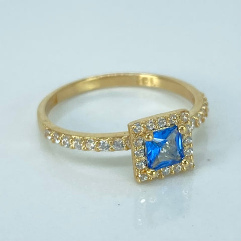Anillo Solitario Cuadrado Circones Blancos Celeste Oro amarillo / Talla 6 1/4 / 1,95 Gr