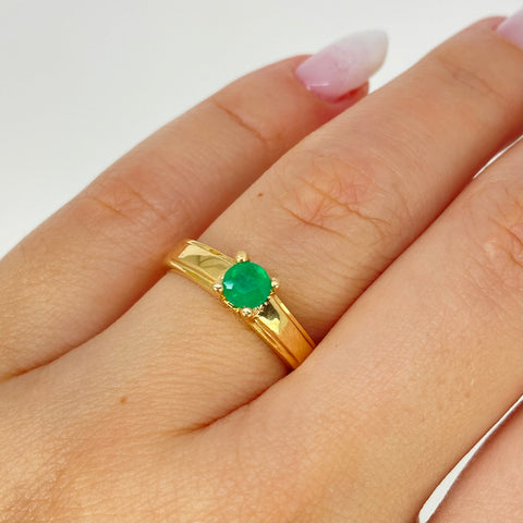 Anillo Solitario Esmeralda 0.31Ct  Oro amarillo 18k / Talla 5 3/4 / 3,12 Gr / 4,5 mm  *