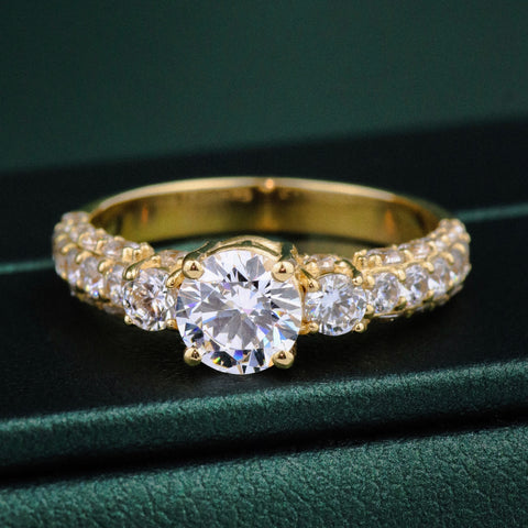 Anillo Solitario Con Circones POR FABRICACION Oro amarillo 18k / Talla 5/10 / 4,1 Gr *