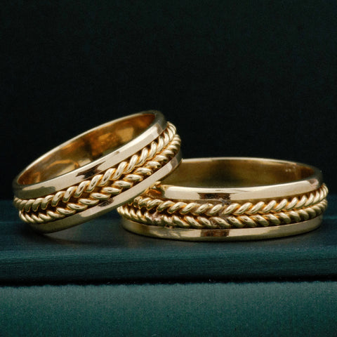 Anillo Argollas Centro Entorchado POR FABRICACIÓN Oro amarillo 18k / Talla 7 / 15 Gr *