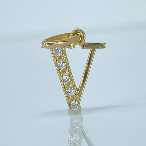 Dije Letra V Circones Blancos Oro amarillo 0,7 Gr / 1,8 Cm