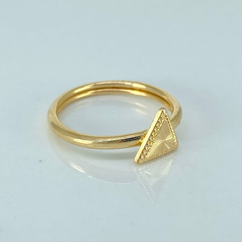 Anillo Triangulo Diamantado Oro amarillo 18k / Talla 6 1/4 / 1,15 Gr *