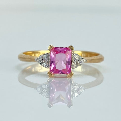 Anillo Cuadro Circones Rosa Y Blancos Oro amarillo 18k / Talla 6 1/4 / 2,06 Gr