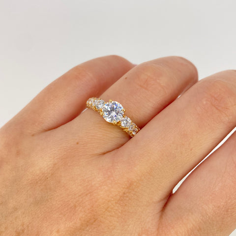 Anillo Solitario Con Circones POR FABRICACION Oro amarillo 18k / Talla 5/10 / 4,1 Gr *